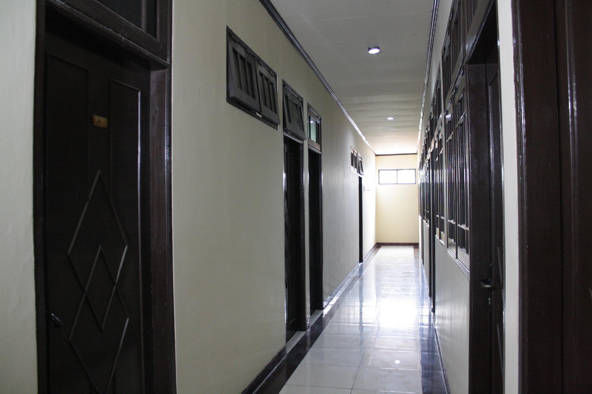 Vaccinated Staff - Oyo 181 Wisma Bintang Cakarta Dış mekan fotoğraf