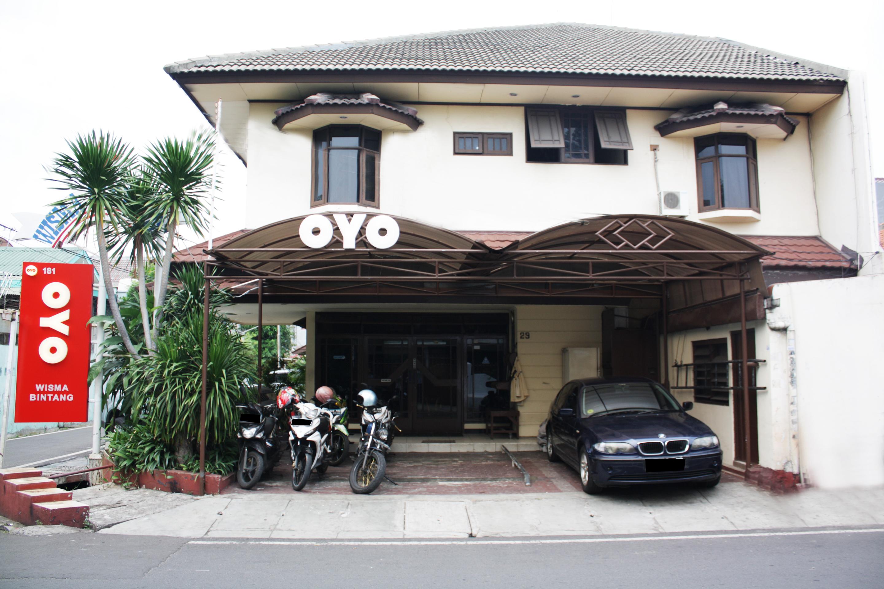 Vaccinated Staff - Oyo 181 Wisma Bintang Cakarta Dış mekan fotoğraf