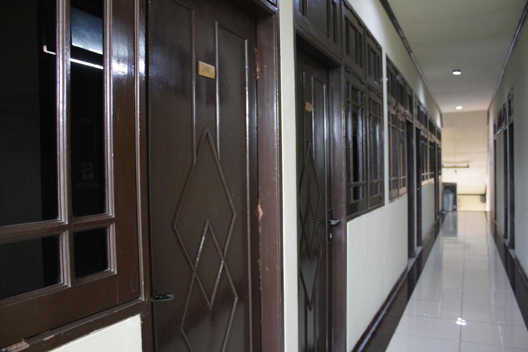 Vaccinated Staff - Oyo 181 Wisma Bintang Cakarta Dış mekan fotoğraf