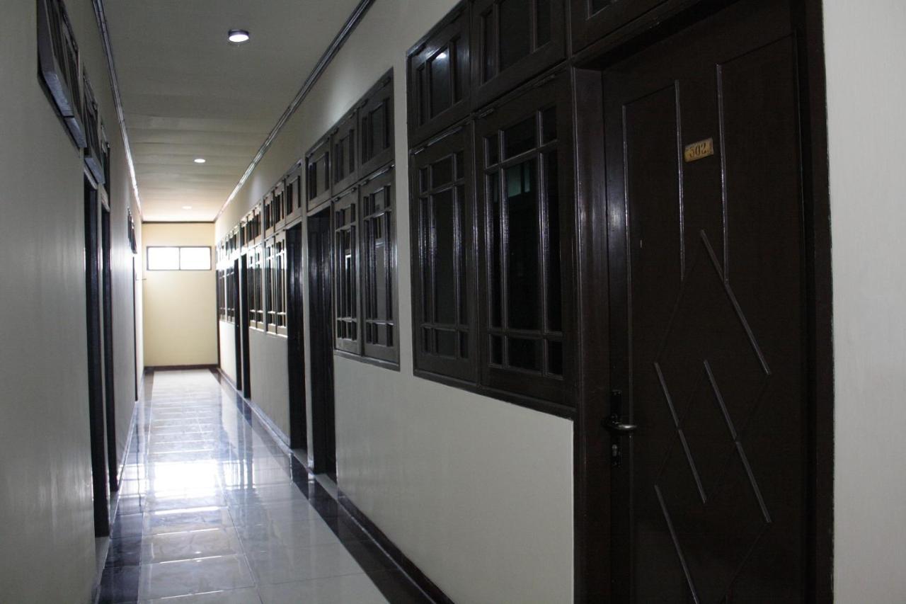 Vaccinated Staff - Oyo 181 Wisma Bintang Cakarta Dış mekan fotoğraf